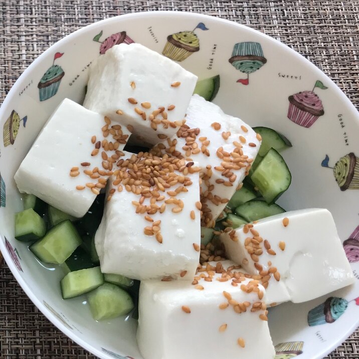 湯豆腐ときゅうりのヘルシーサラダ